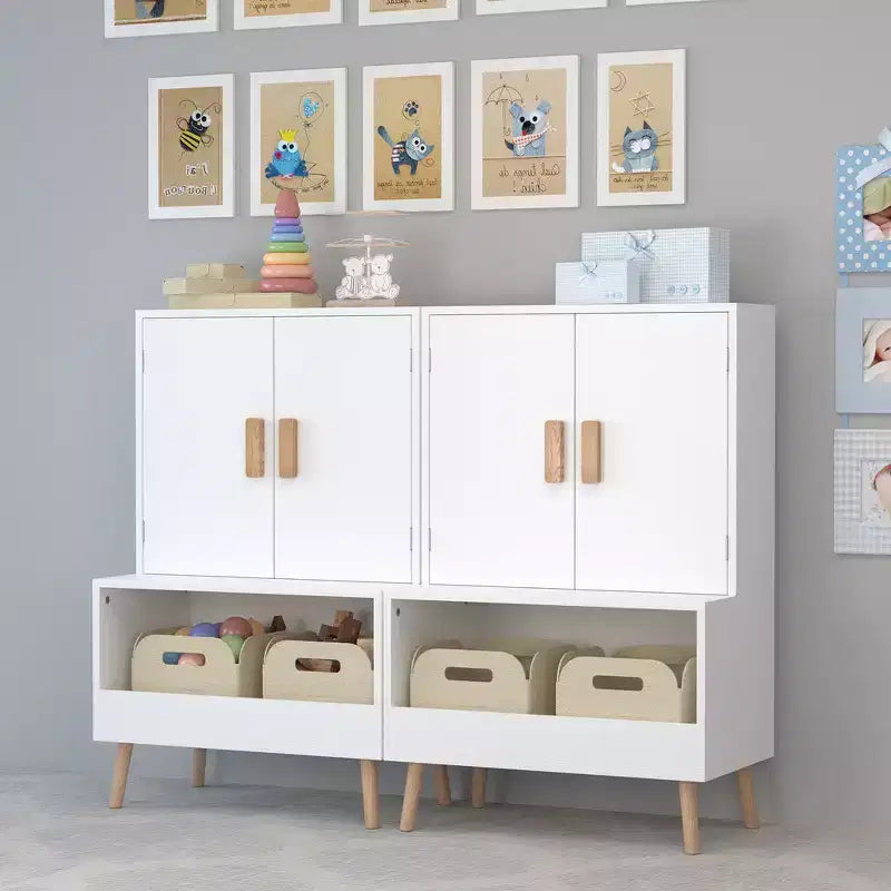 Mobile Contenitore per Giocattoli per Bambini con Ante e Ripiano Aperto, Organizzatore Moderno con Gambe in Legno Naturale - Bianco