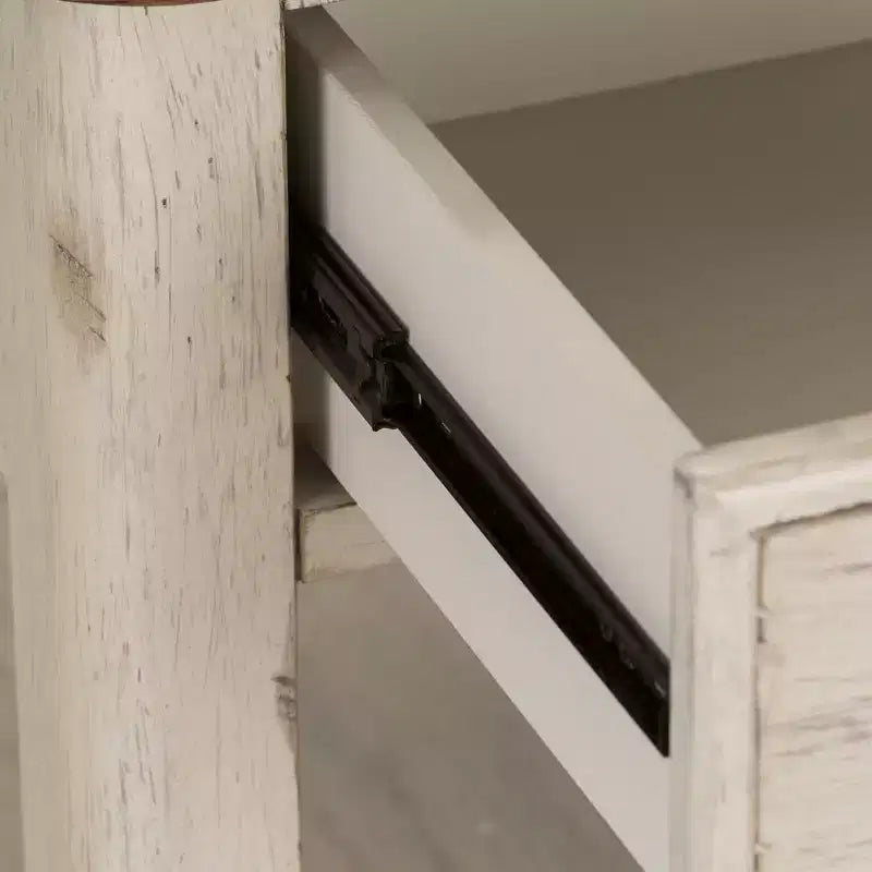 Tavolino reinventato in stile rustico con cesto, bianco anticato con piano color castagno