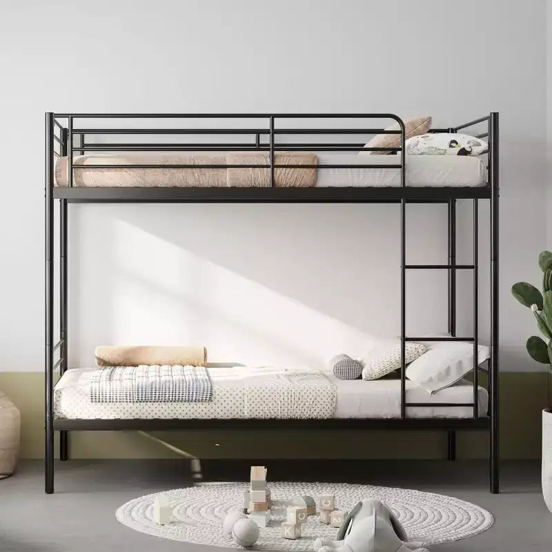 Letto a castello in metallo di dimensioni standard resistente con scalette e sponda alta, struttura letto contemporanea per camera da letto, appartamenti