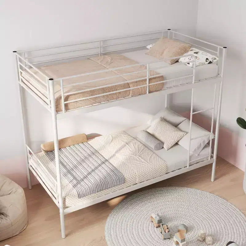 Letto a castello in metallo di dimensioni standard resistente con scalette e sponda alta, struttura letto contemporanea per camera da letto, appartamenti