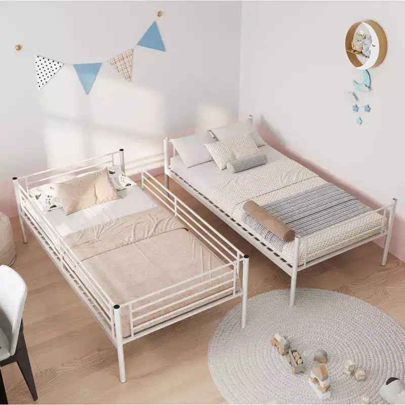 Letto a castello in metallo di dimensioni standard resistente con scalette e sponda alta, struttura letto contemporanea per camera da letto, appartamenti